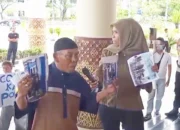 ALIANSI MASYARAKAT PEDULI KARIM GELAR AKSI DEMO DI KANTOR WALI KOTA PADANG