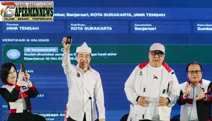 Jokowi Tunjukkan KTA PSI, Ungkap Sudah Jadi Kader Sejak 2025