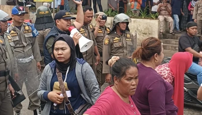 Pedagang Pasar Raya Padang Keluhkan Penertiban, Lokasi Relokasi Dipertanyakan